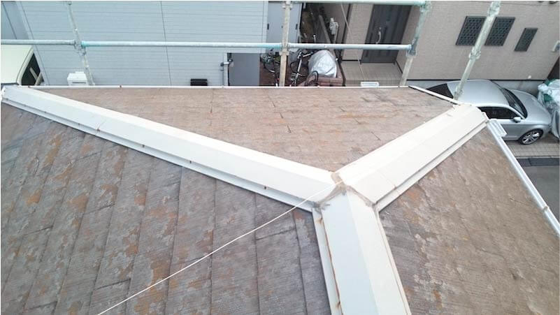スレート屋根の棟板金のコーキングの劣化