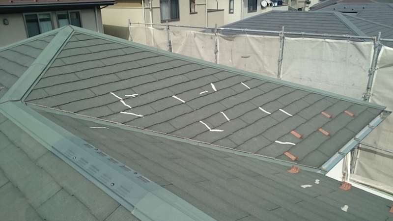 スレート屋根のひび割れ補修