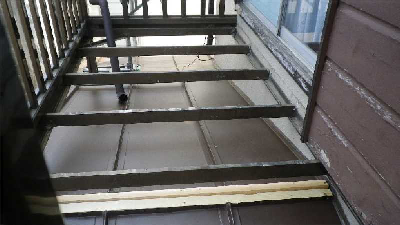 屋根材（ガルバリウム鋼板）の設置