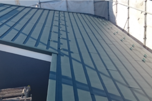 スレート屋根のカバー工法の完成