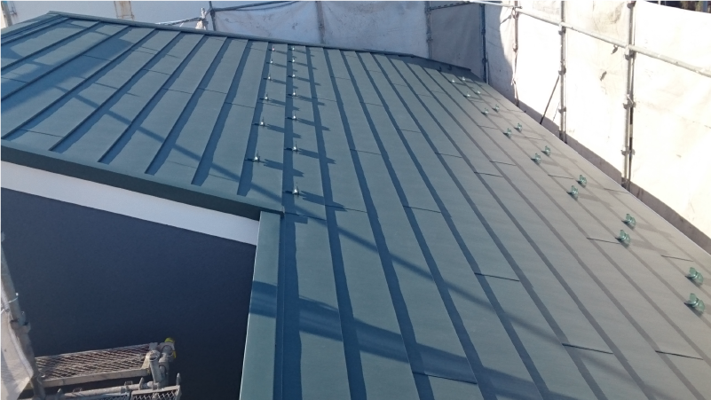 スレート屋根のカバー工法の完成