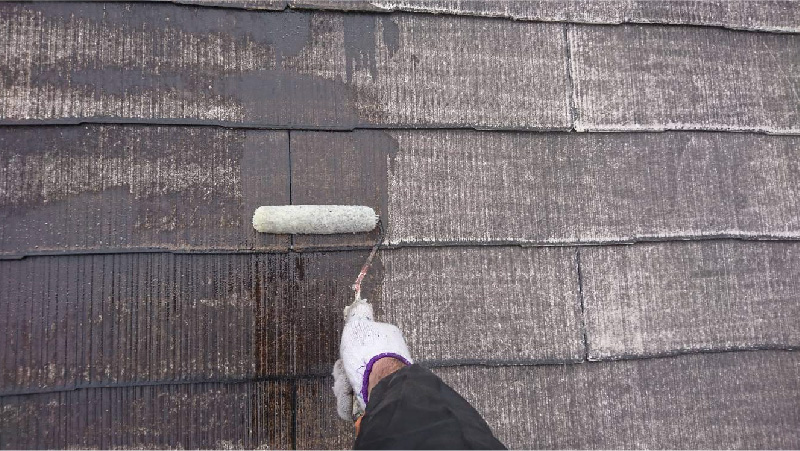 四街道市の屋根塗装工事の下塗り
