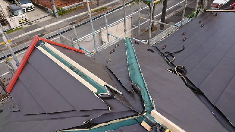 屋根カバー工法の本体の施工
