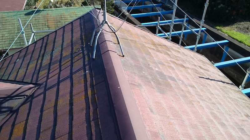屋根塗装工事前の様子