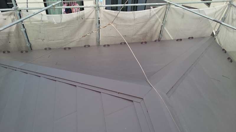 大屋根のカバー工法の施工後の様子