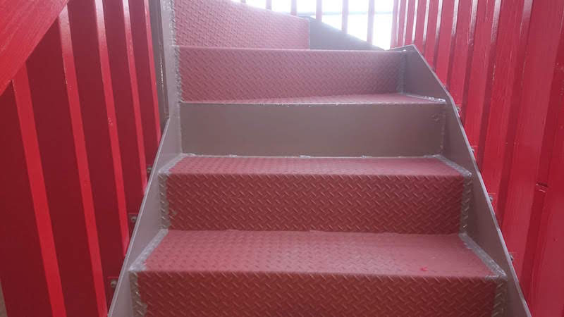階段の鉄部の塗装