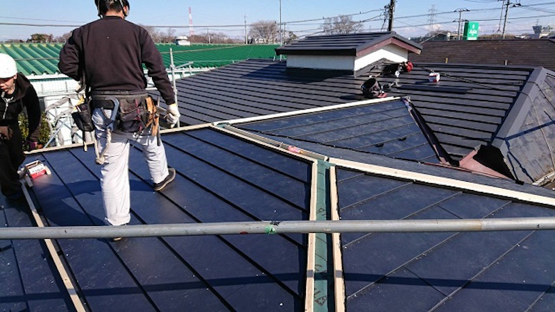 ガルバリウム鋼板屋根の施工