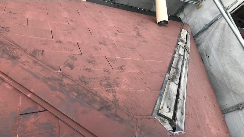屋根カバー工法の屋根板金の撤去
