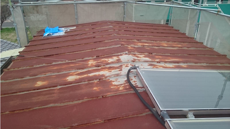 茂原市のトタン屋根の葺き替え工事の施工前の様子
