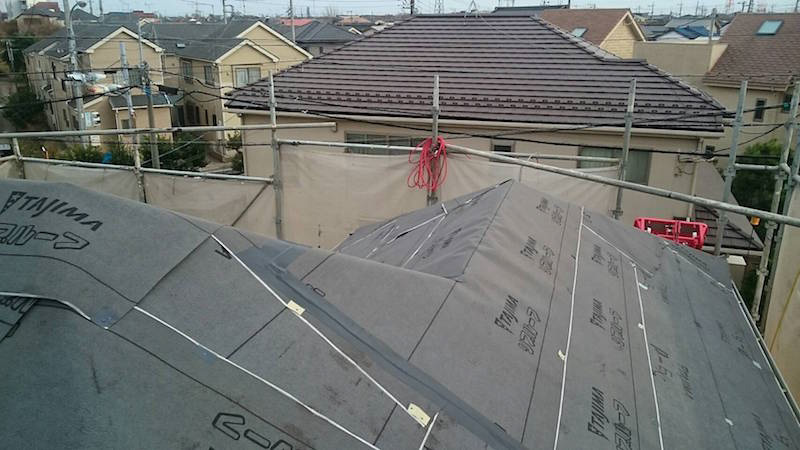 屋根カバー工法のルーフィングの施工
