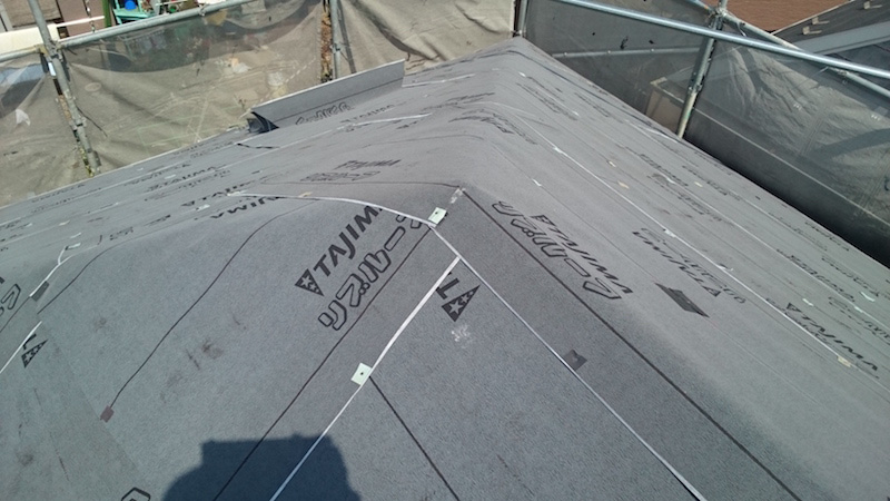 屋根カバー工法のスターターの施工