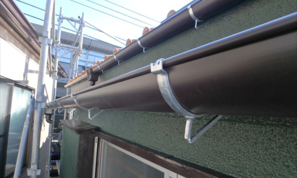 雨樋修理の費用相場と適正価格で確実な修理を実現できる業者の選び方 千葉 東京 関東は屋根修理プラスに