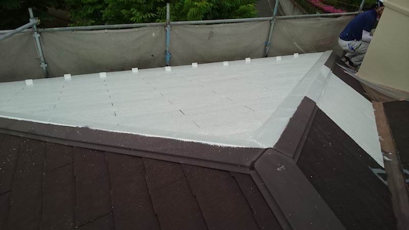 スレート屋根の下塗り塗装