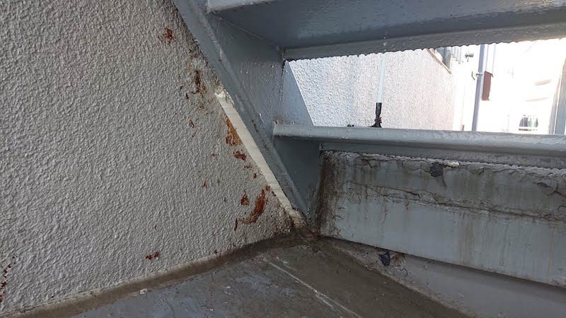 施工前の下屋根の劣化症状雨