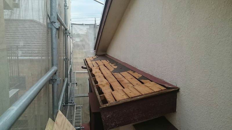 既存の屋根材の撤去