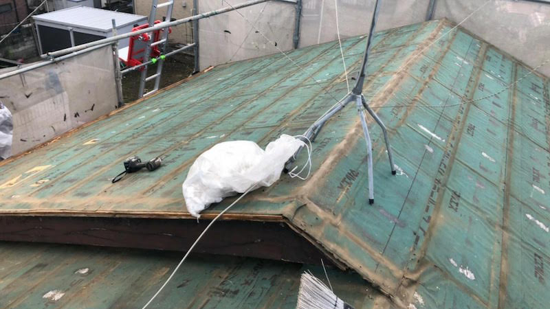 大屋根の屋根材の撤去