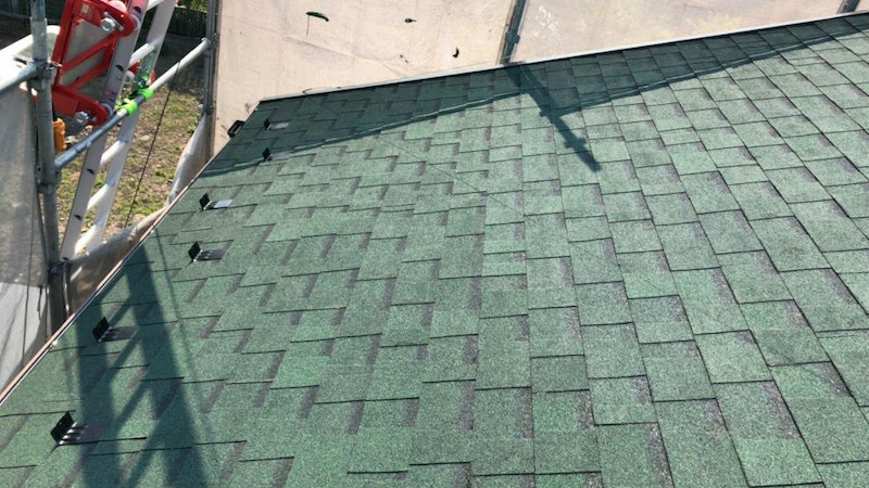 大屋根の葺き替え工事の施工後の様子