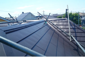 足立区の屋根カバー工法の施工事例