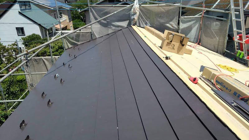 ガルバリウム鋼板屋根の施工