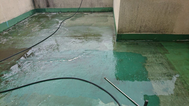 ウレタン防水工事の高圧洗浄