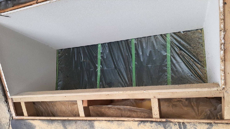 下屋根の天窓の撤去