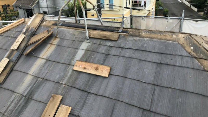 屋根カバー工法の棟下地の撤去