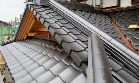 瓦葺き替え後の日本瓦の屋根