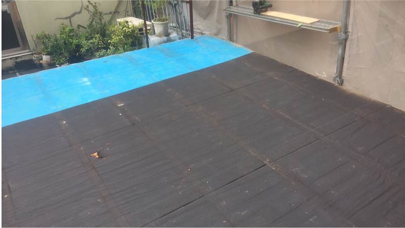 江戸川区の屋根葺き替え工事の屋根材の撤去