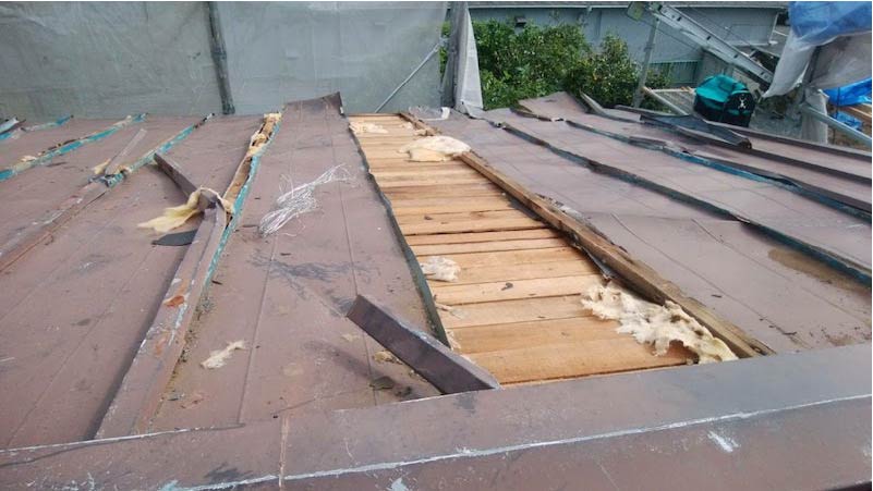 柏市の屋根葺き替え工事の施工前の様子