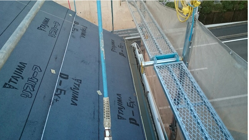 船橋市の屋根カバー工法のルーフィングの施工