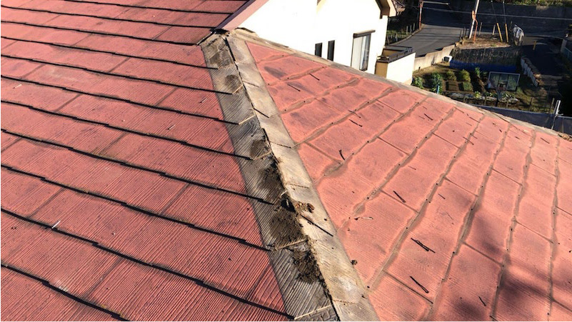 屋根カバー工法の棟板金の撤去