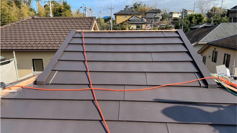 市原市の屋根のカバー工法リフォームのガルバリウム鋼板の施工