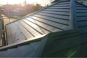 茨城県守谷市の屋根カバー工法リフォームの施工事例