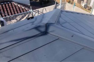 四街道市の屋根カバー工法のビフォーアフター