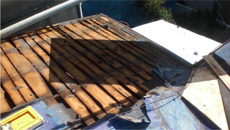 下屋根の既存トタン屋根の撤去