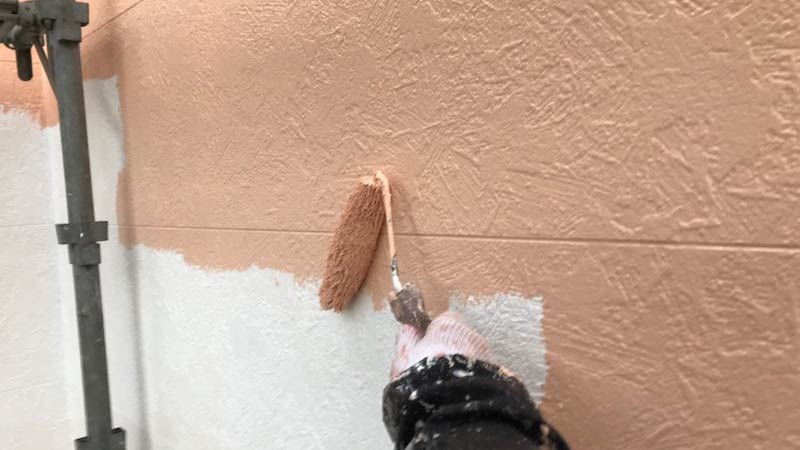 外壁塗装の中塗り