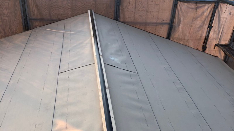 鎌ケ谷市の屋根の葺き替え工事のルーフィングの施工