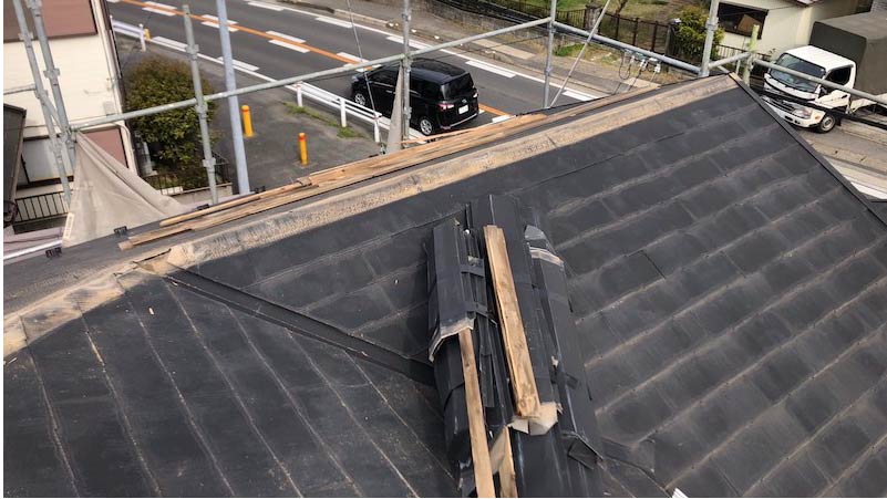 柏市の屋根修理の棟板金の撤去