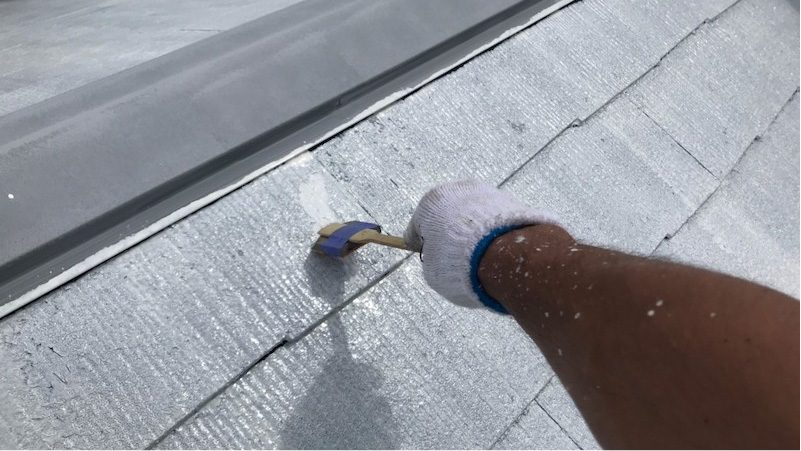 屋根塗装のひび割れ補修