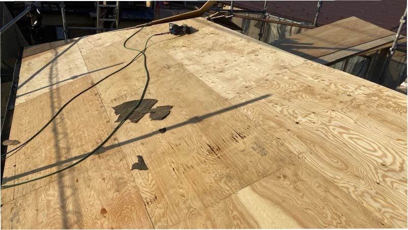 船橋市の屋根葺き替え工事の野地板の施工
