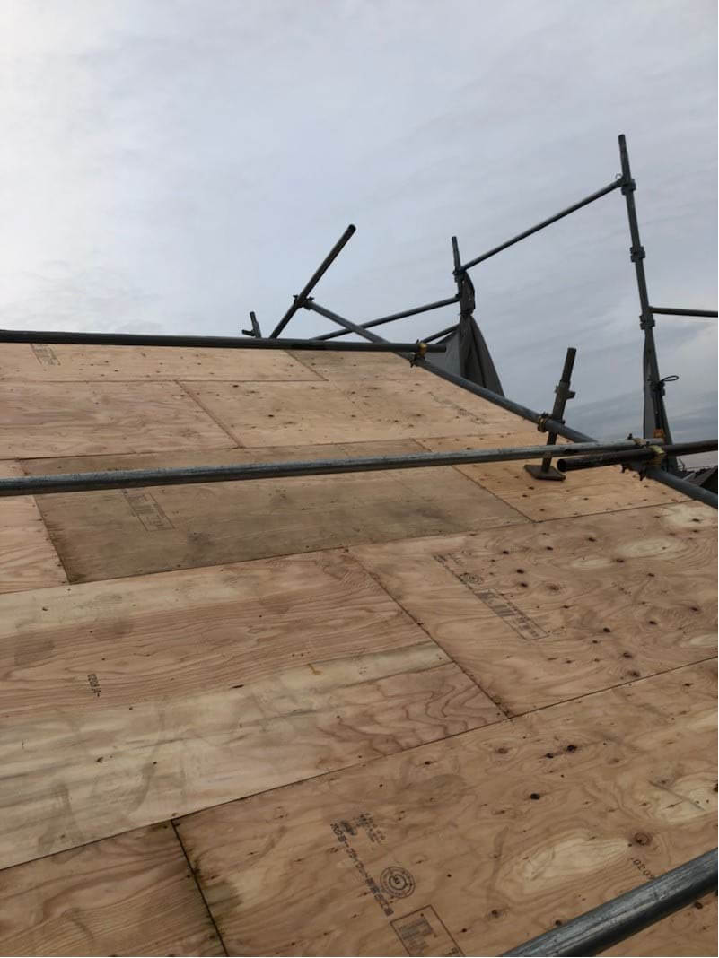 杉並区の屋根葺き替え工事の野地板の施工