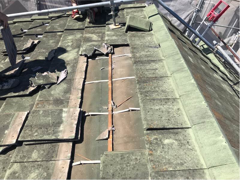杉並区の屋根葺き替え工事の瓦の撤去・解体