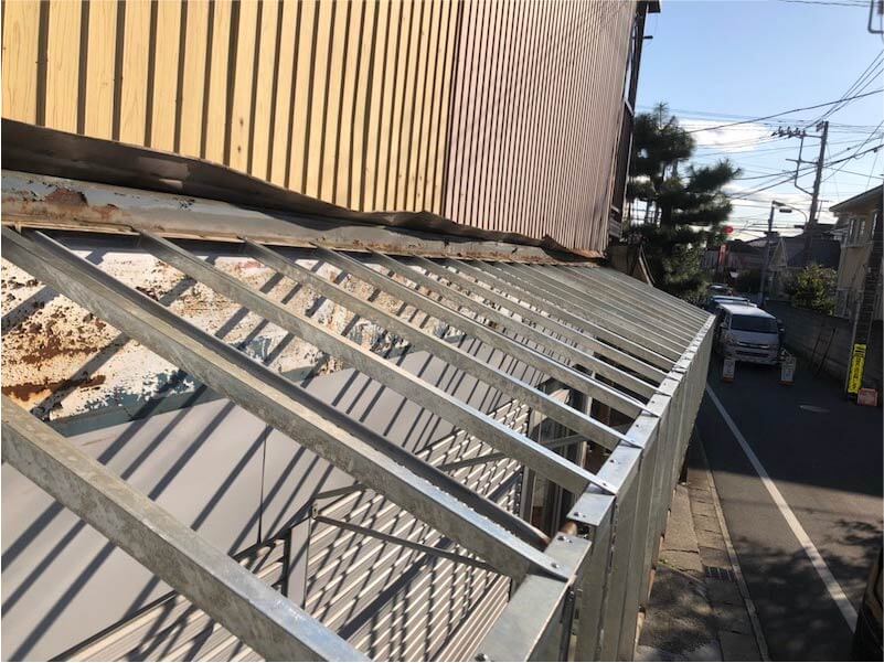 船橋市の屋根リフォームの既存の屋根材の撤去