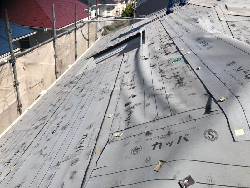 浦安市の屋根リフォームの防水シートの施工