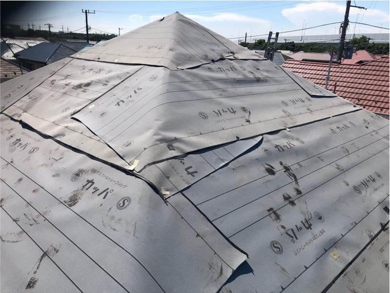 浦安市の屋根リフォームの防水シートの施工