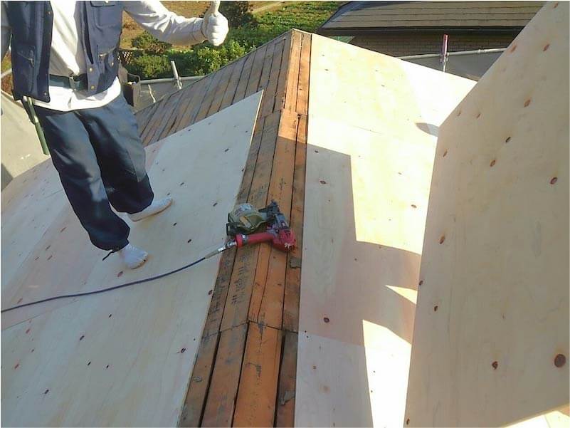 千葉市の屋根葺き替え工事の野地板の施工