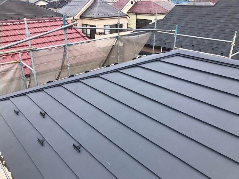 市川市の屋根葺き替え工事 | 瓦屋根をガルバリウム鋼板屋根に葺き替え | 千葉・東京・関東は屋根修理プラスへ