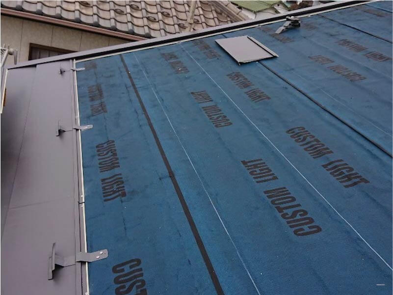 習志野市の屋根リフォームの屋根材の設置