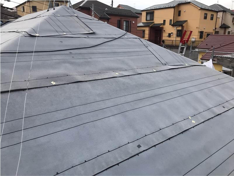 港南区の屋根リフォームの防水シートの施工
