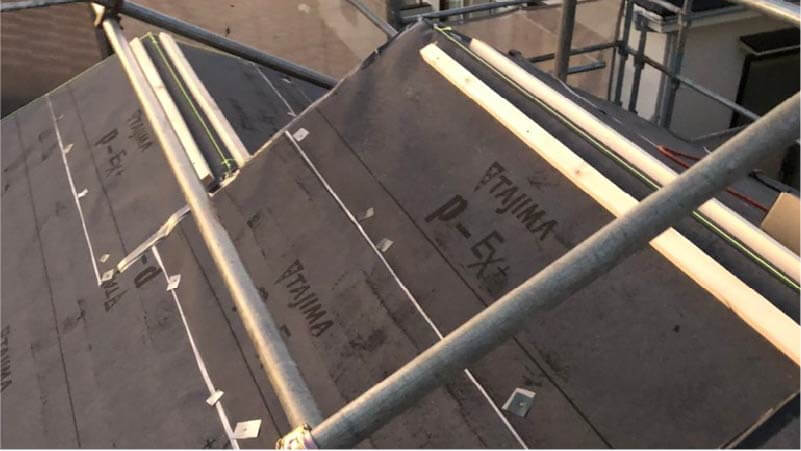 杉並区の屋根リフォームの防水シートの施工